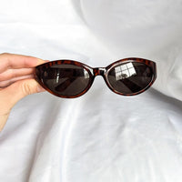 Vintage 90s Y2K Tortoise Shell Classic Sunglasses