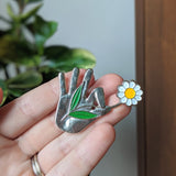 Vintage Daisy Hand Pin