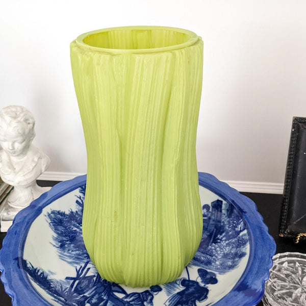 Vintage Leafy Green Pattern Plastic Vase